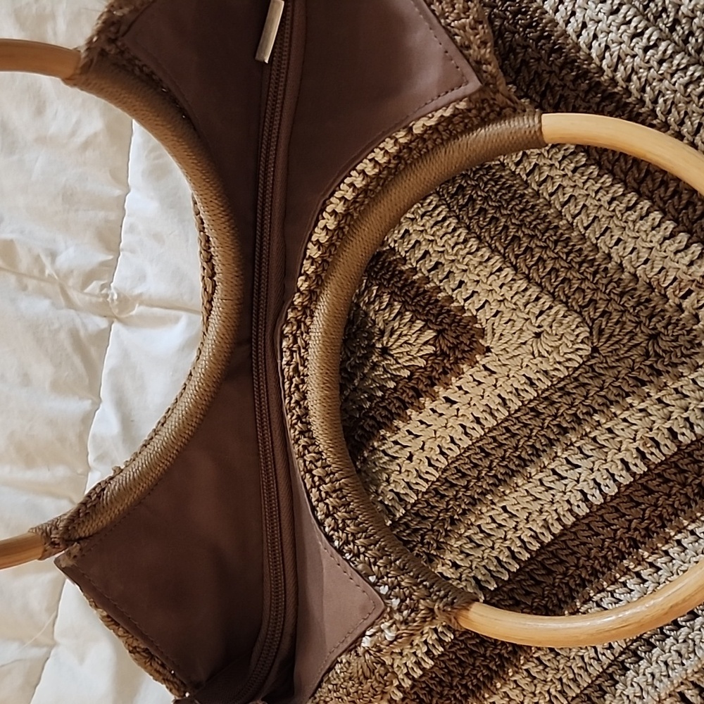 Handcrafted Brown and Cream Crochet Bag With Top Zipper Closure. - Picture 5 of 6